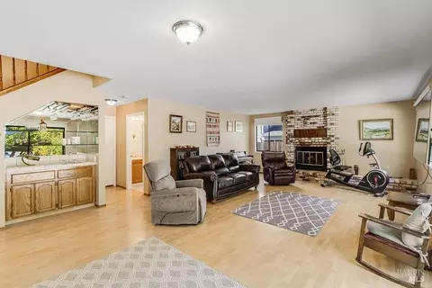 Living - 848 Wellfleet Dr, Vallejo, CA 94591 photo 3 of 4