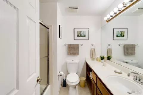 Bath - 848 Wellfleet Dr, Vallejo, CA 94591 photo 6 of 7