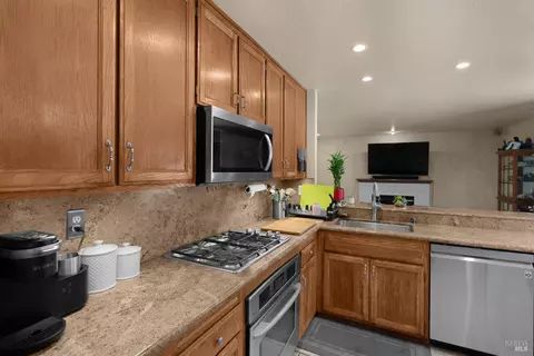 Kitchen - 104 Macklin Dr, Cotati, CA 94931 photo 3 of 4