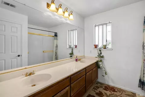Bath - 104 Macklin Dr, Cotati, CA 94931 photo 2 of 3