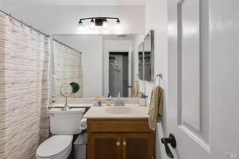 Bath - 104 Macklin Dr, Cotati, CA 94931 photo 3 of 3