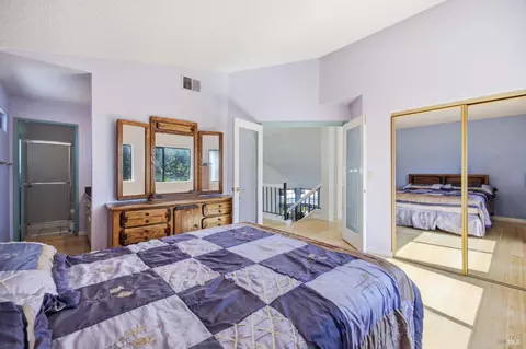 Bedroom - 249 Valley Oak Ln, Vallejo, CA 94591 photo 4 of 12