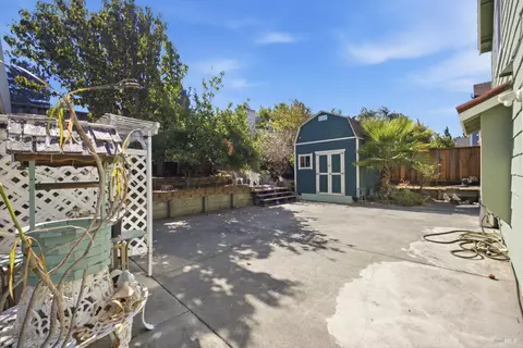 Exterior - 249 Valley Oak Ln, Vallejo, CA 94591 photo 17 of 19