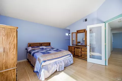 Bedroom - 249 Valley Oak Ln, Vallejo, CA 94591 photo 2 of 12