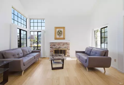 Living - 249 Valley Oak Ln, Vallejo, CA 94591 photo 2 of 9