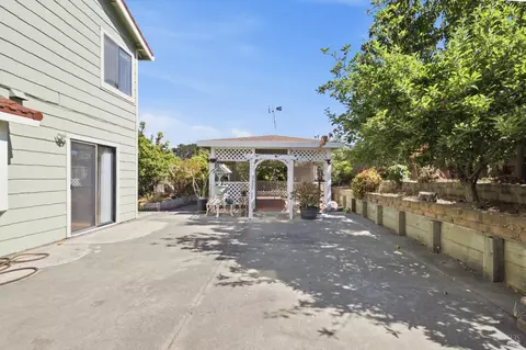 Exterior - 249 Valley Oak Ln, Vallejo, CA 94591 photo 15 of 19