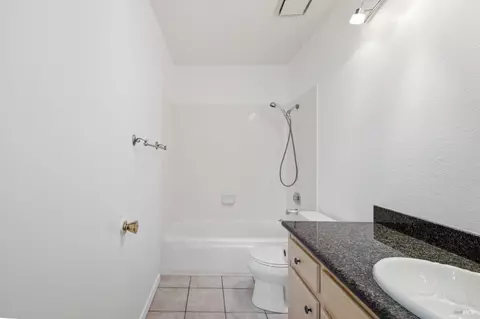 Bath - 249 Valley Oak Ln, Vallejo, CA 94591 photo 7 of 8