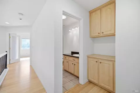 Entry Way - 249 Valley Oak Ln, Vallejo, CA 94591 photo 6 of 7