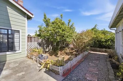 Exterior - 249 Valley Oak Ln, Vallejo, CA 94591 photo 16 of 19