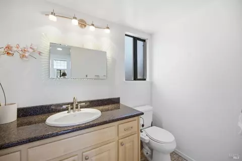 Bath - 249 Valley Oak Ln, Vallejo, CA 94591 photo 2 of 8