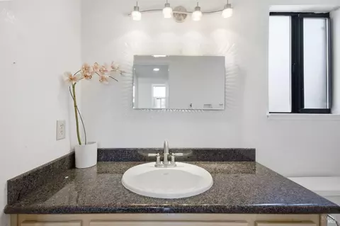 Bath - 249 Valley Oak Ln, Vallejo, CA 94591 photo 1 of 8