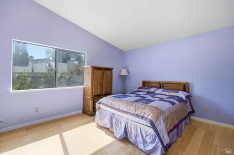 Bedroom - 249 Valley Oak Ln, Vallejo, CA 94591 photo 5 of 12