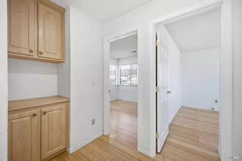 Entry Way - 249 Valley Oak Ln, Vallejo, CA 94591 photo 7 of 7