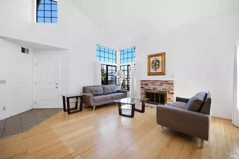 Living - 249 Valley Oak Ln, Vallejo, CA 94591 photo 4 of 9