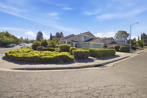Exterior - 249 Valley Oak Ln, Vallejo, CA 94591 photo 4 of 19