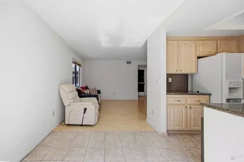 Living - 249 Valley Oak Ln, Vallejo, CA 94591 photo 5 of 9