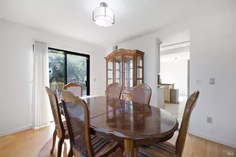 Dining - 249 Valley Oak Ln, Vallejo, CA 94591 photo 3 of 3