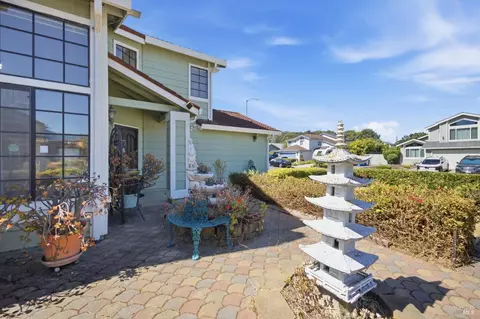 Exterior - 249 Valley Oak Ln, Vallejo, CA 94591 photo 9 of 19