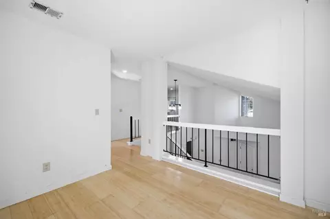 Entry Way - 249 Valley Oak Ln, Vallejo, CA 94591 photo 4 of 7