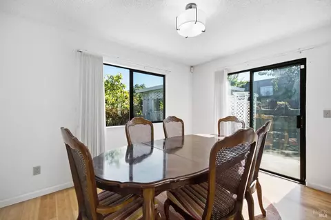 Dining - 249 Valley Oak Ln, Vallejo, CA 94591 photo 2 of 3