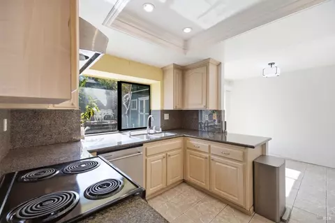 Kitchen - 249 Valley Oak Ln, Vallejo, CA 94591 photo 1 of 5