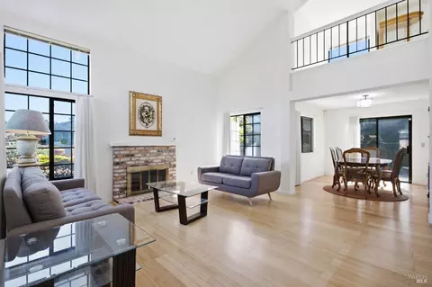 Living - 249 Valley Oak Ln, Vallejo, CA 94591 photo 1 of 9