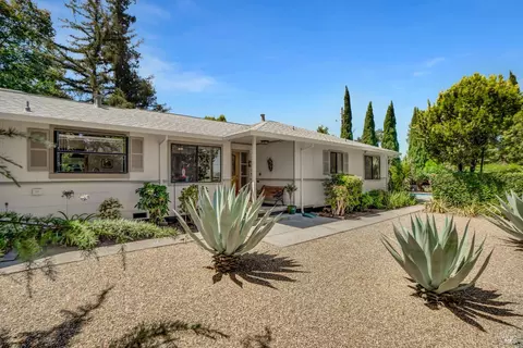 385 Lakeview Dr, Napa, CA 94559
