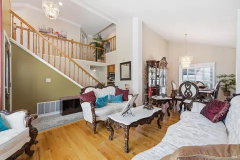 Living - 601 Seahorse Dr, Vallejo, CA 94591 photo 2 of 4