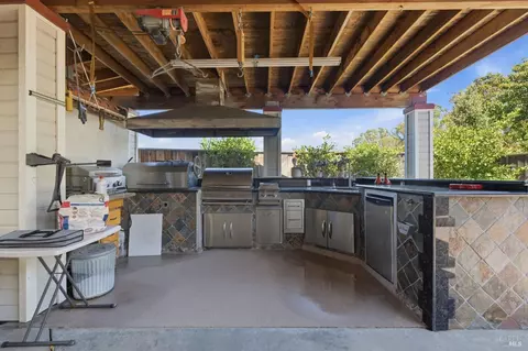 Kitchen - 601 Seahorse Dr, Vallejo, CA 94591 photo 2 of 2
