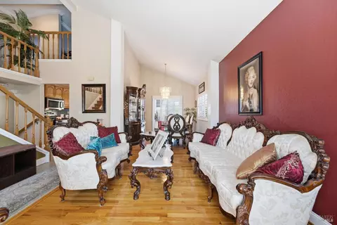 Living - 601 Seahorse Dr, Vallejo, CA 94591 photo 3 of 4