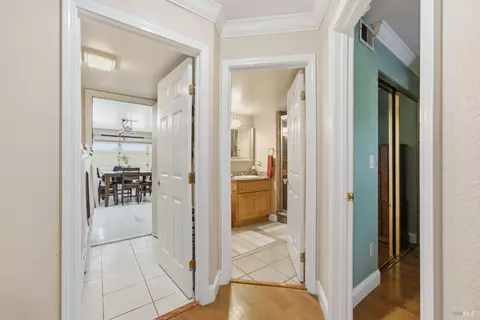 Entry Way - 601 Seahorse Dr, Vallejo, CA 94591 photo 2 of 4