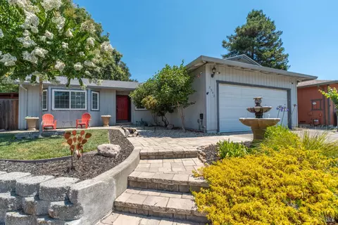 2342 Baggett Ct, Santa Rosa, CA 95401