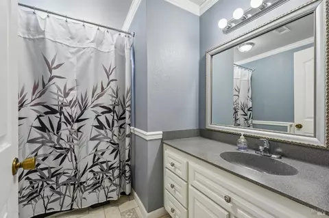 Bath - 2643 Barbour Dr, Fairfield, CA 94534 photo 2 of 7