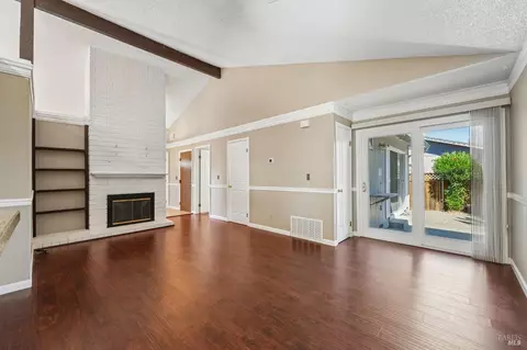 Living - 2643 Barbour Dr, Fairfield, CA 94534 photo 4 of 10
