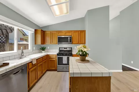Kitchen - 560 Evans Rd, Dixon, CA 95620 photo 2 of 4
