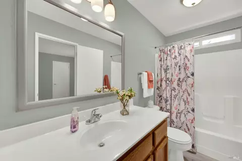 Bath - 560 Evans Rd, Dixon, CA 95620 photo 3 of 3