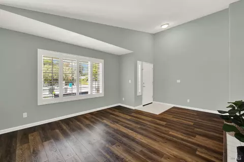 Living - 560 Evans Rd, Dixon, CA 95620 photo 5 of 10