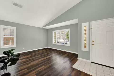 Living - 560 Evans Rd, Dixon, CA 95620 photo 3 of 10