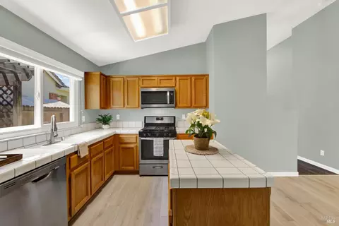 Kitchen - 560 Evans Rd, Dixon, CA 95620 photo 3 of 5