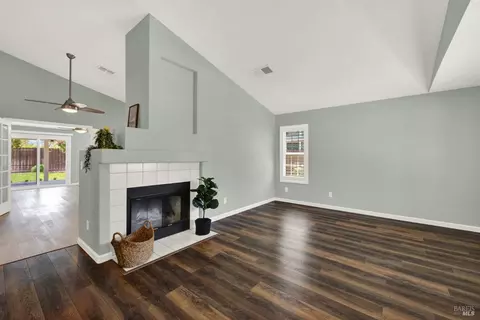 Living - 560 Evans Rd, Dixon, CA 95620 photo 1 of 10