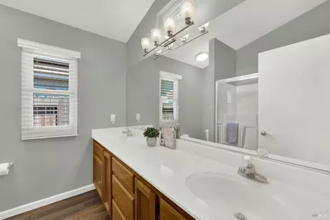 Bath - 560 Evans Rd, Dixon, CA 95620 photo 1 of 3