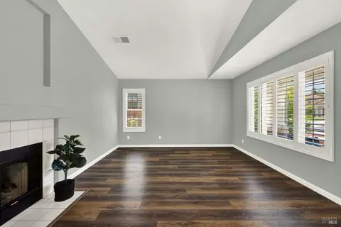 Living - 560 Evans Rd, Dixon, CA 95620 photo 2 of 10