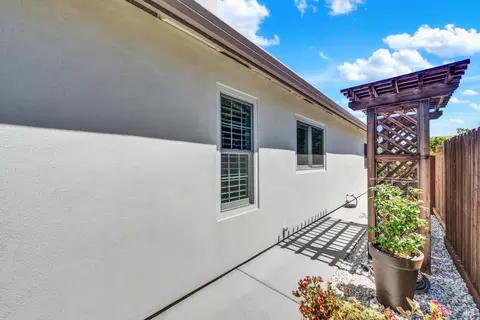 Exterior - 560 Evans Rd, Dixon, CA 95620 photo 14 of 17