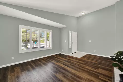 Living - 560 Evans Rd, Dixon, CA 95620 photo 6 of 11
