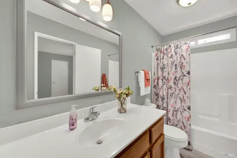 Bath - 560 Evans Rd, Dixon, CA 95620 photo 3 of 3