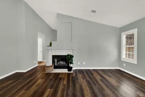 Living - 560 Evans Rd, Dixon, CA 95620 photo 4 of 10