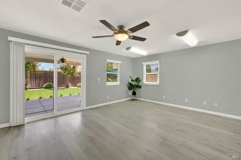 Living - 560 Evans Rd, Dixon, CA 95620 photo 6 of 10