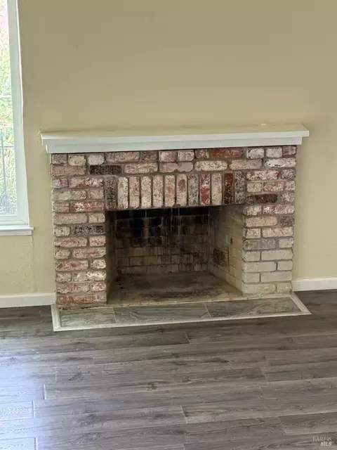 Living - 131 Hillview Dr, Vallejo, CA 94591 photo 3 of 4