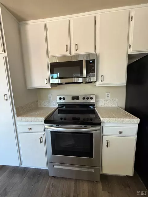 Kitchen - 131 Hillview Dr, Vallejo, CA 94591 photo 2 of 2
