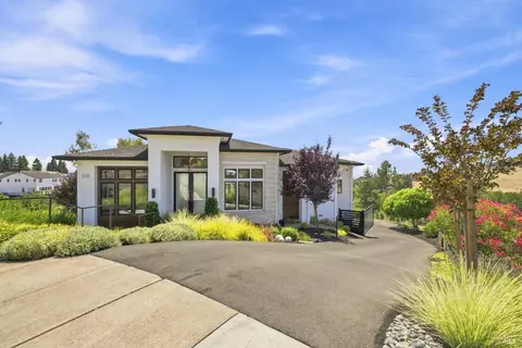 3735 Woodbourne Pl, Santa Rosa, CA 95403
